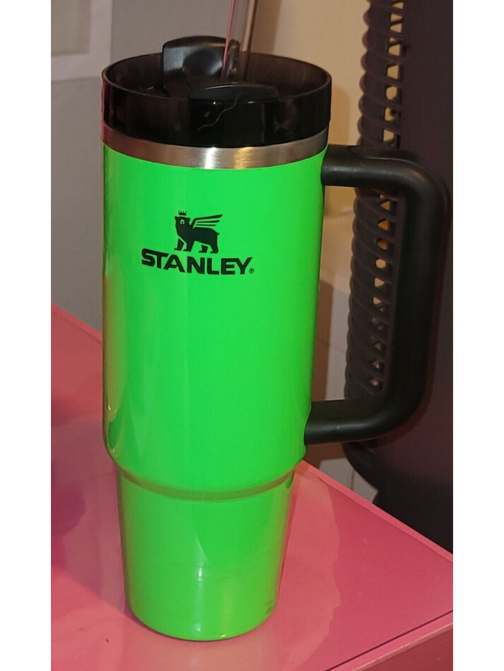 STANLEY 40 OZ QUENCHER H20 FLOWSTATE TUMBLER NEON GREEN - NEW